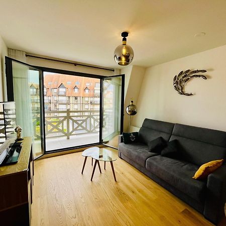 Апартаменты Sejour Authentique - Balcon, Parking & Wifi Ultra-Rapide Довиль Экстерьер фото
