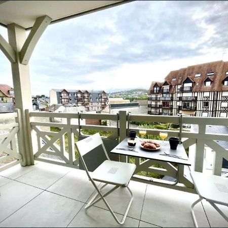 Апартаменты Sejour Authentique - Balcon, Parking & Wifi Ultra-Rapide Довиль Экстерьер фото