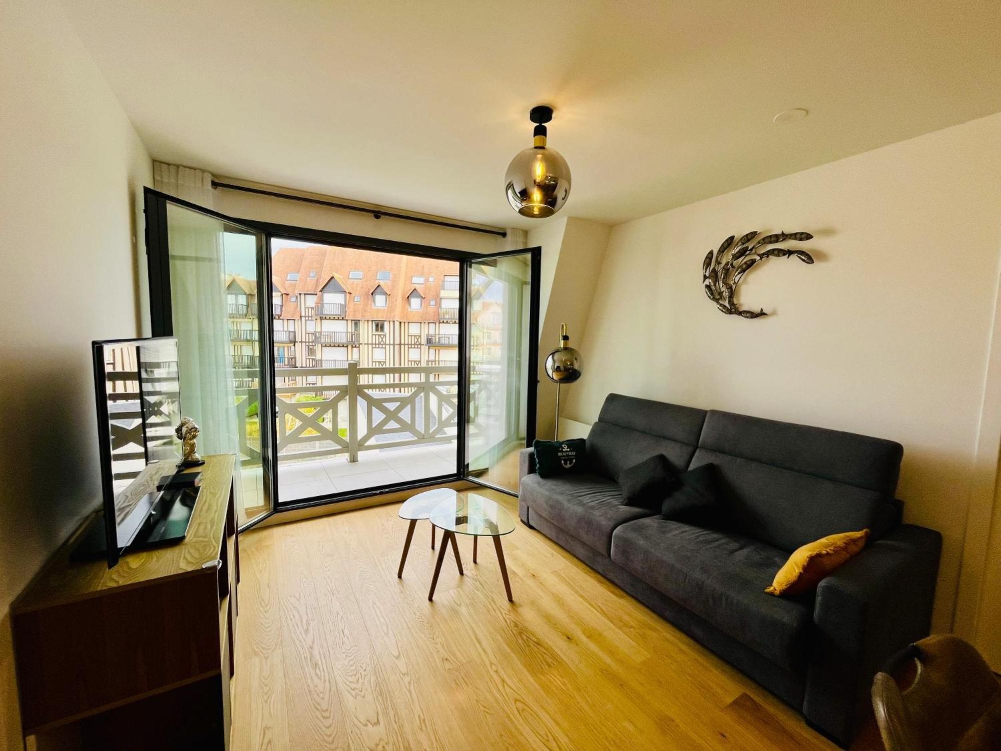 Апартаменты Sejour Authentique - Balcon, Parking & Wifi Ultra-Rapide Довиль Экстерьер фото