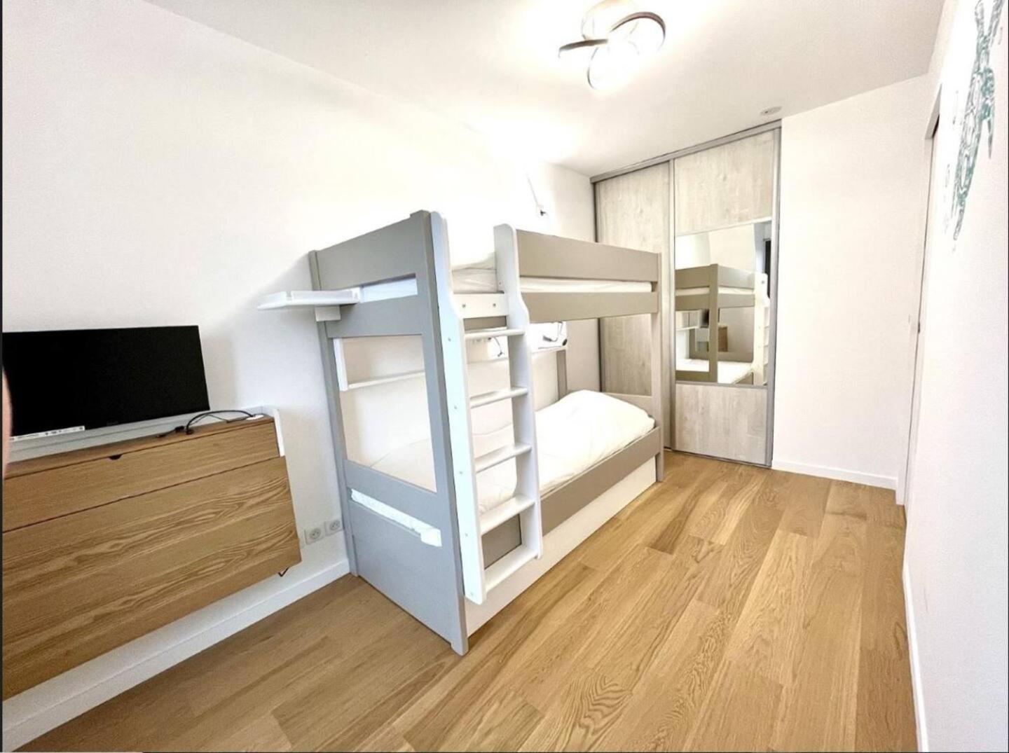 Апартаменты Sejour Authentique - Balcon, Parking & Wifi Ultra-Rapide Довиль Экстерьер фото