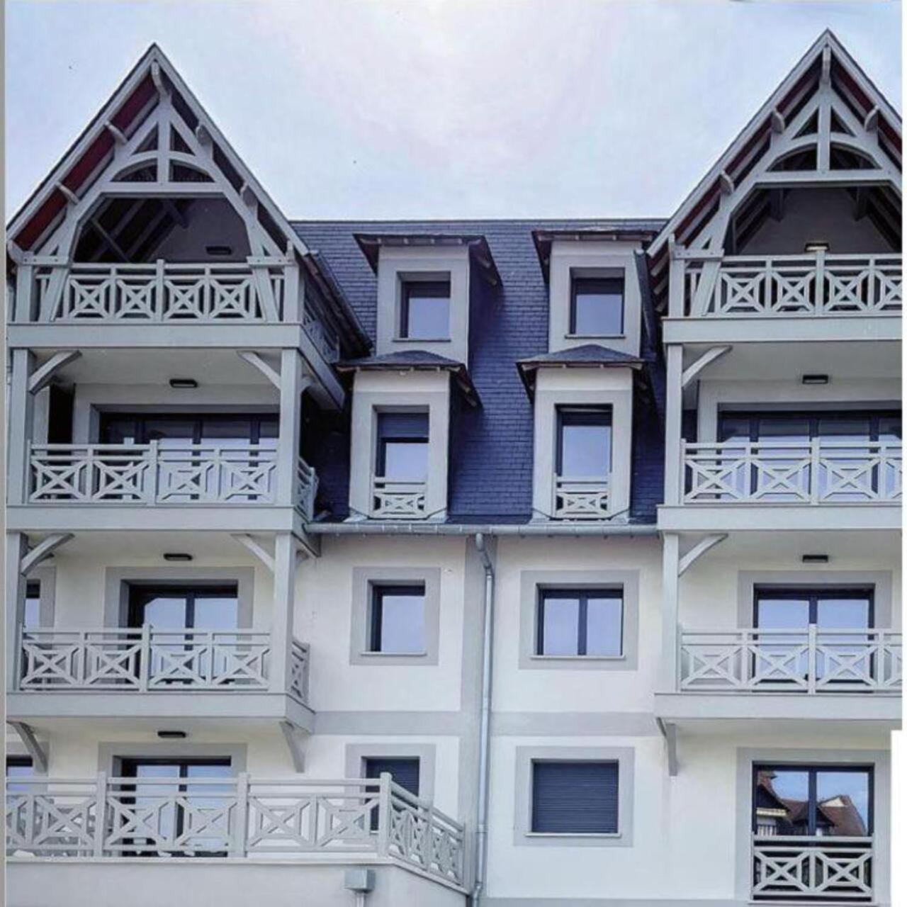 Апартаменты Sejour Authentique - Balcon, Parking & Wifi Ultra-Rapide Довиль Экстерьер фото